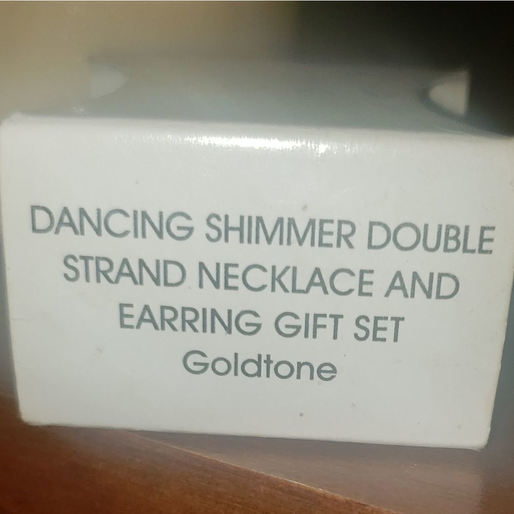 Pendant & earring Set - Picture 3 of 3